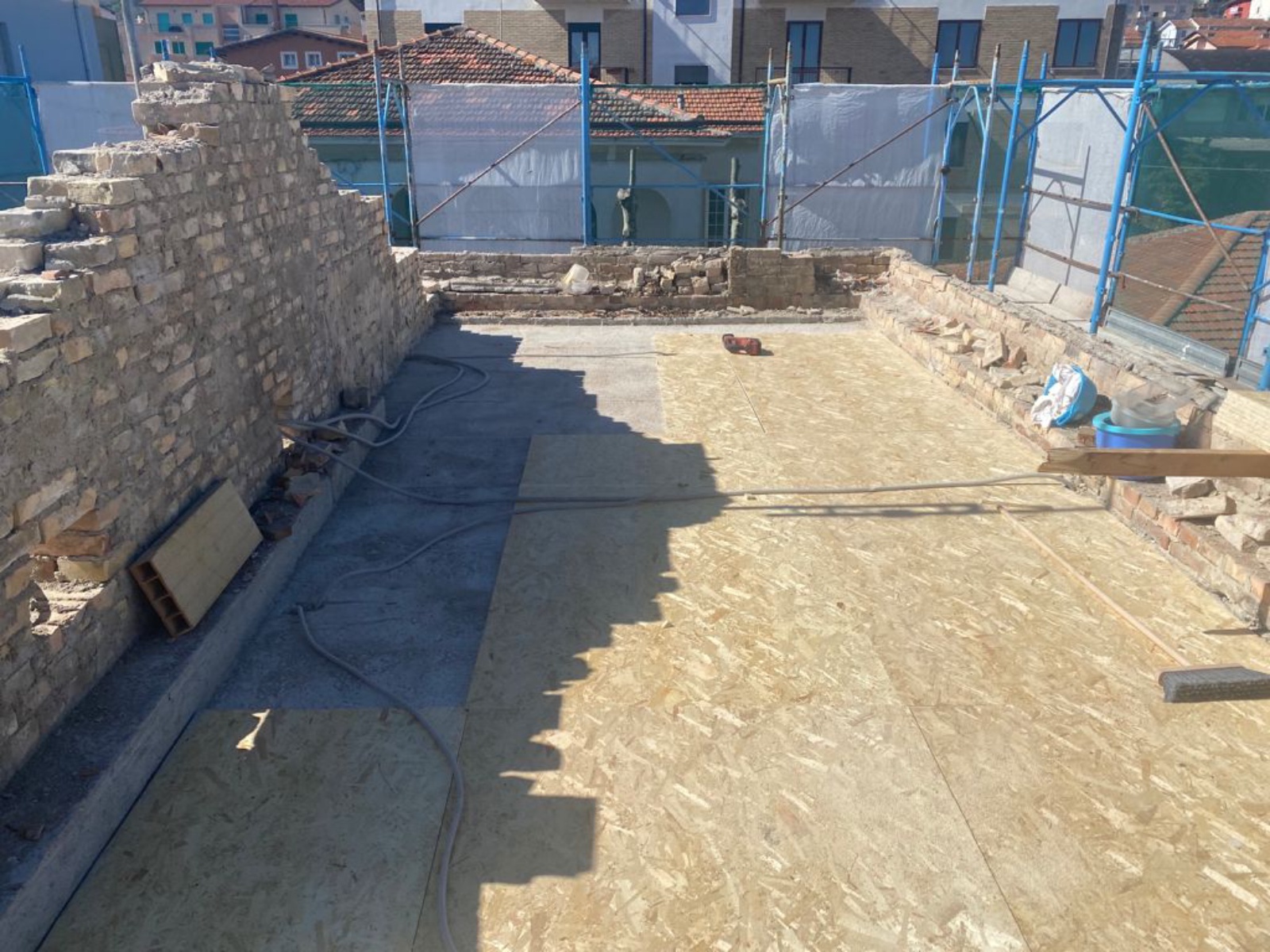 Ristrutturazione con adeguamento energetico e sismico di un piccolo condominio in via Barbella