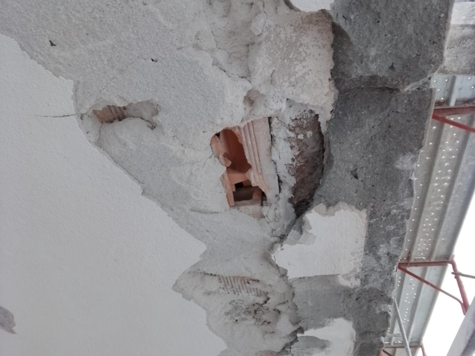 Ristrutturazione con adeguamento sismico di un condominio in via Tirino