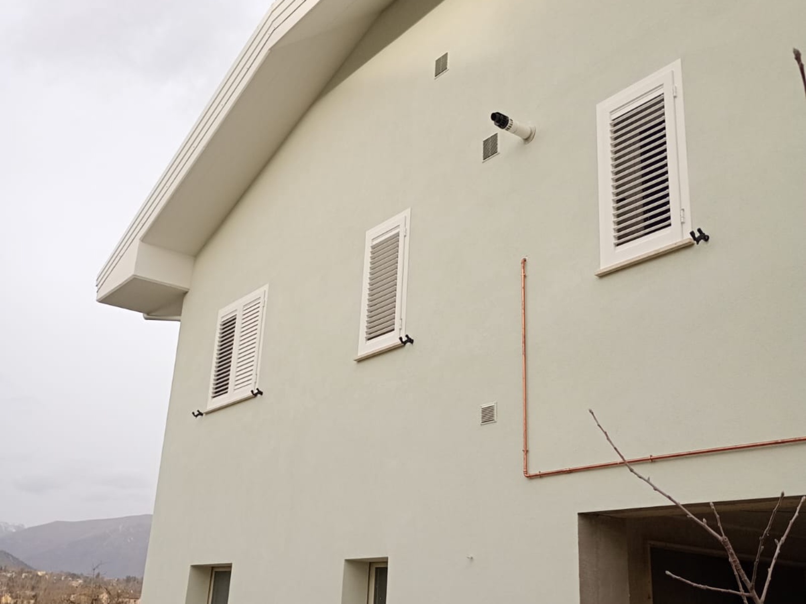Ristrutturazione con adeguamento sismico ed energetico di un condominio in via Mazzini
