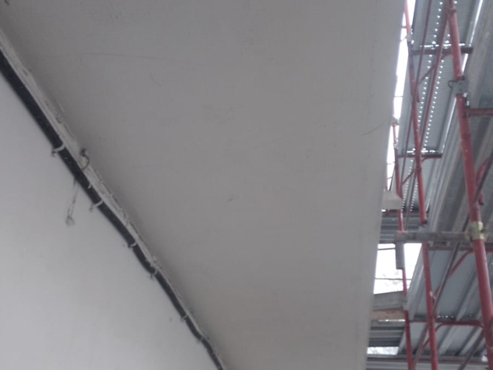 Ristrutturazione con adeguamento sismico ed energetico di una palazzina in via di Sotto