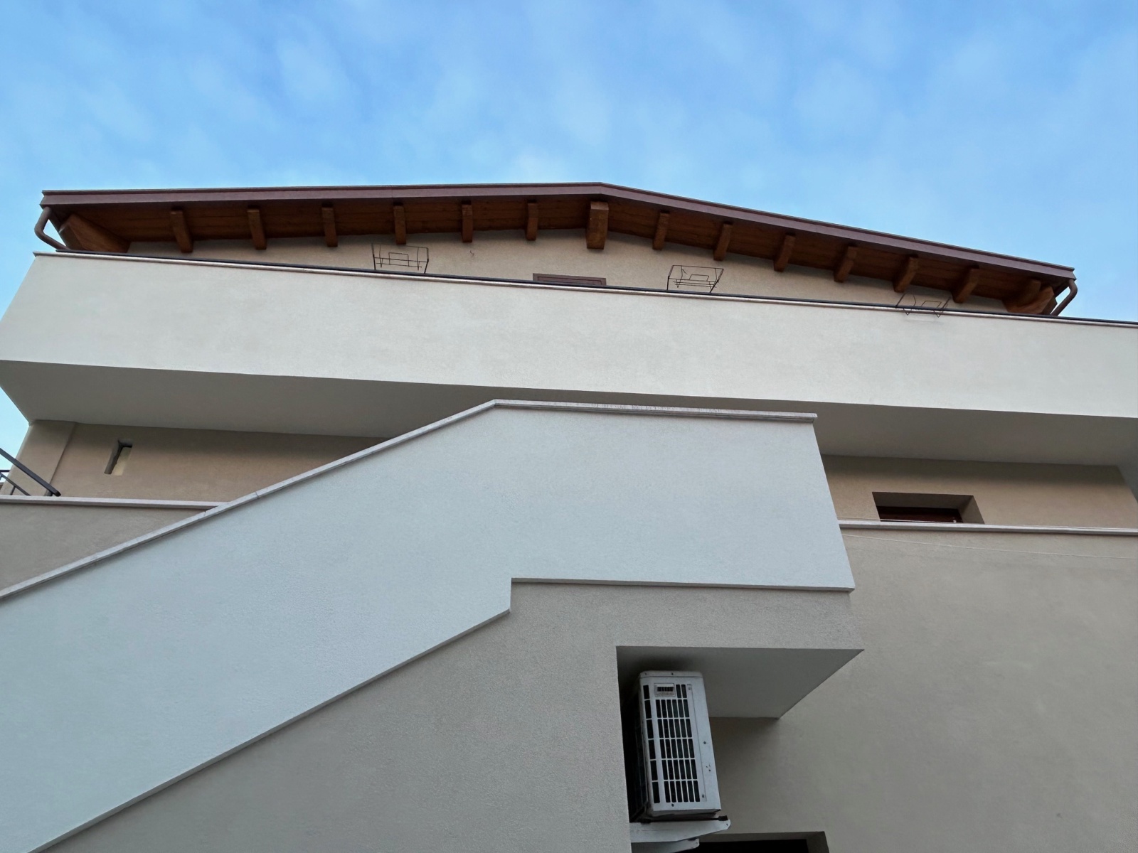 Ristrutturazione con adeguamento sismico ed energetico di una palazzina in via di Sotto