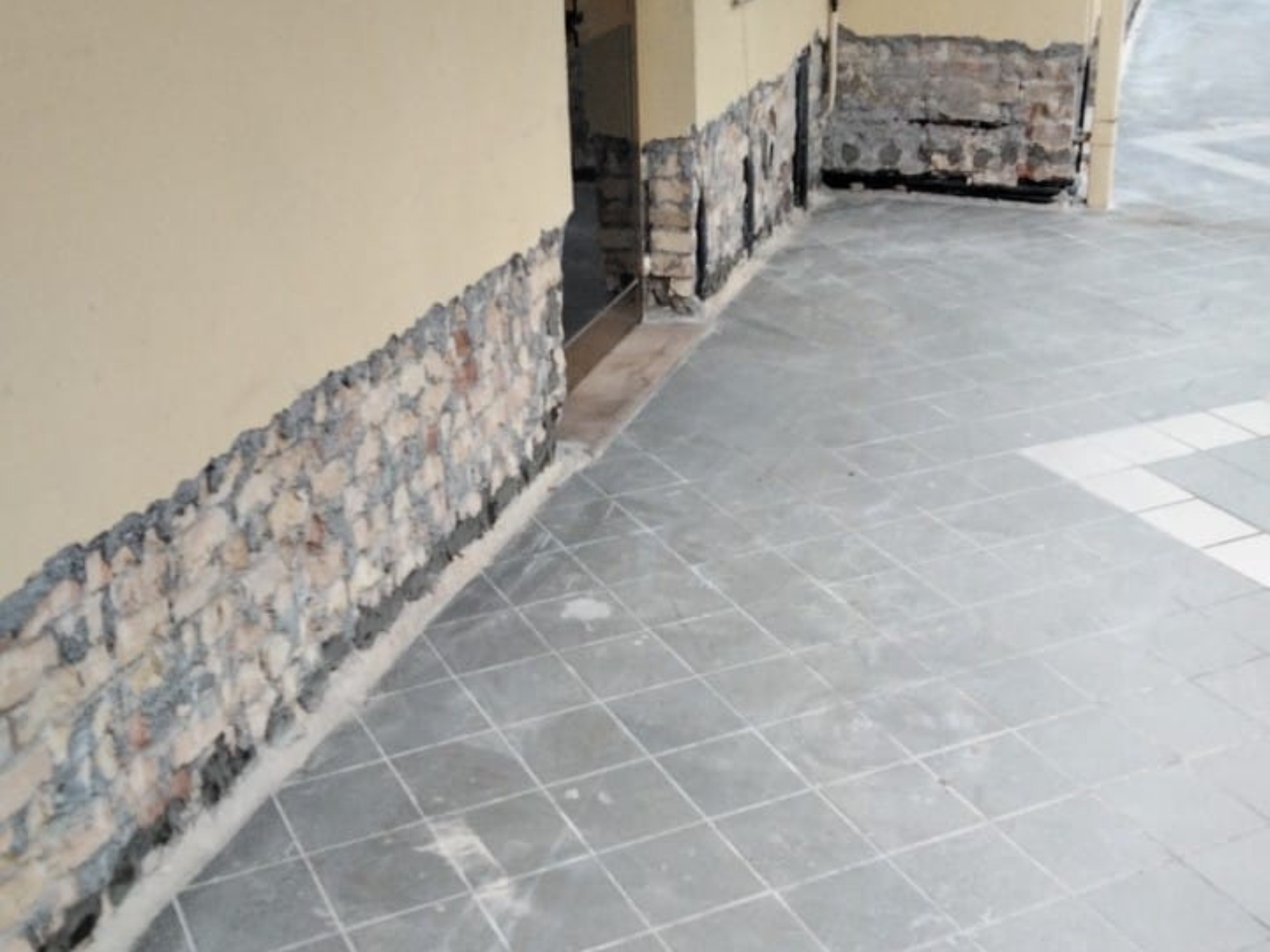 Ristrutturazione con adeguamento sismico ed energetico di una palazzina in via di Sotto
