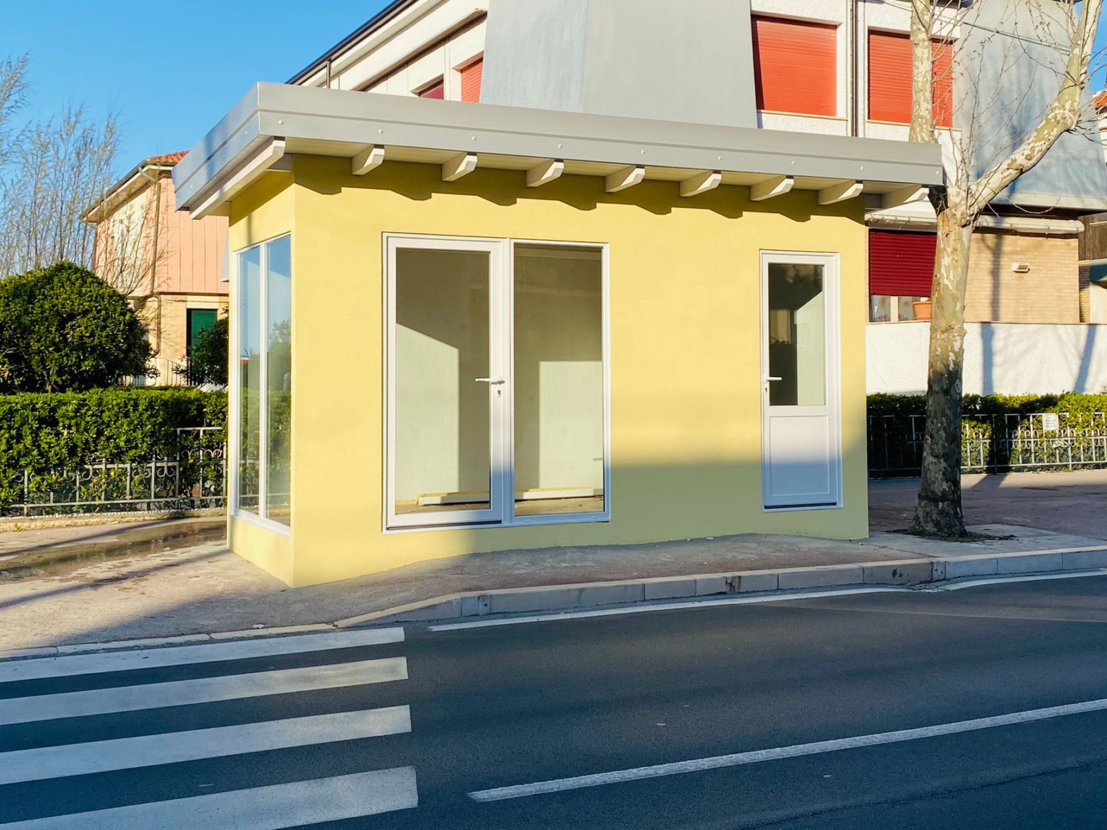 Realizzazione di una nuova edicola in legno in viale Alcione
