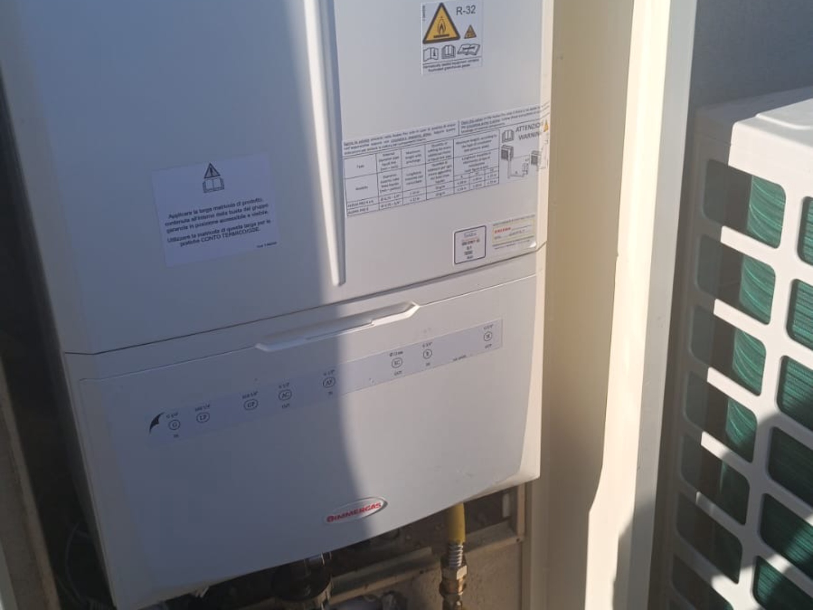 Ristrutturazione con adeguamento sismico ed energetico di una palazzina in via di Sotto