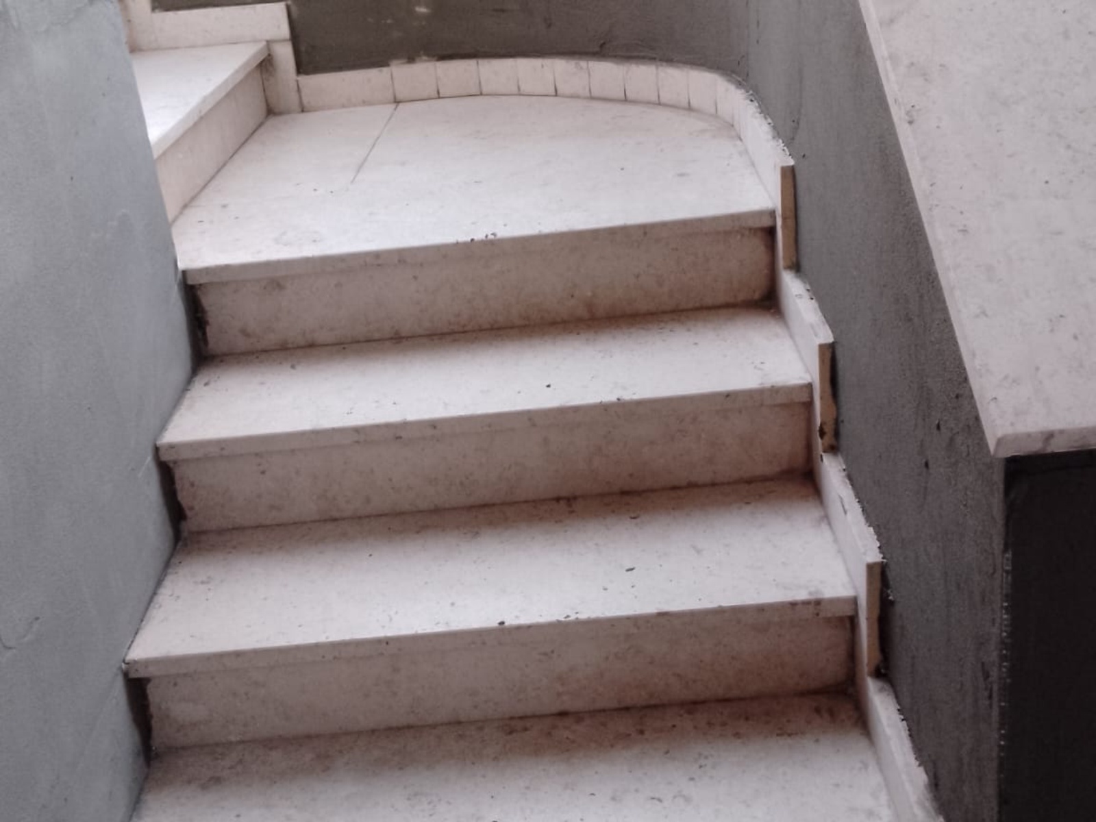 Ristrutturazione con adeguamento sismico ed energetico di una palazzina in via di Sotto