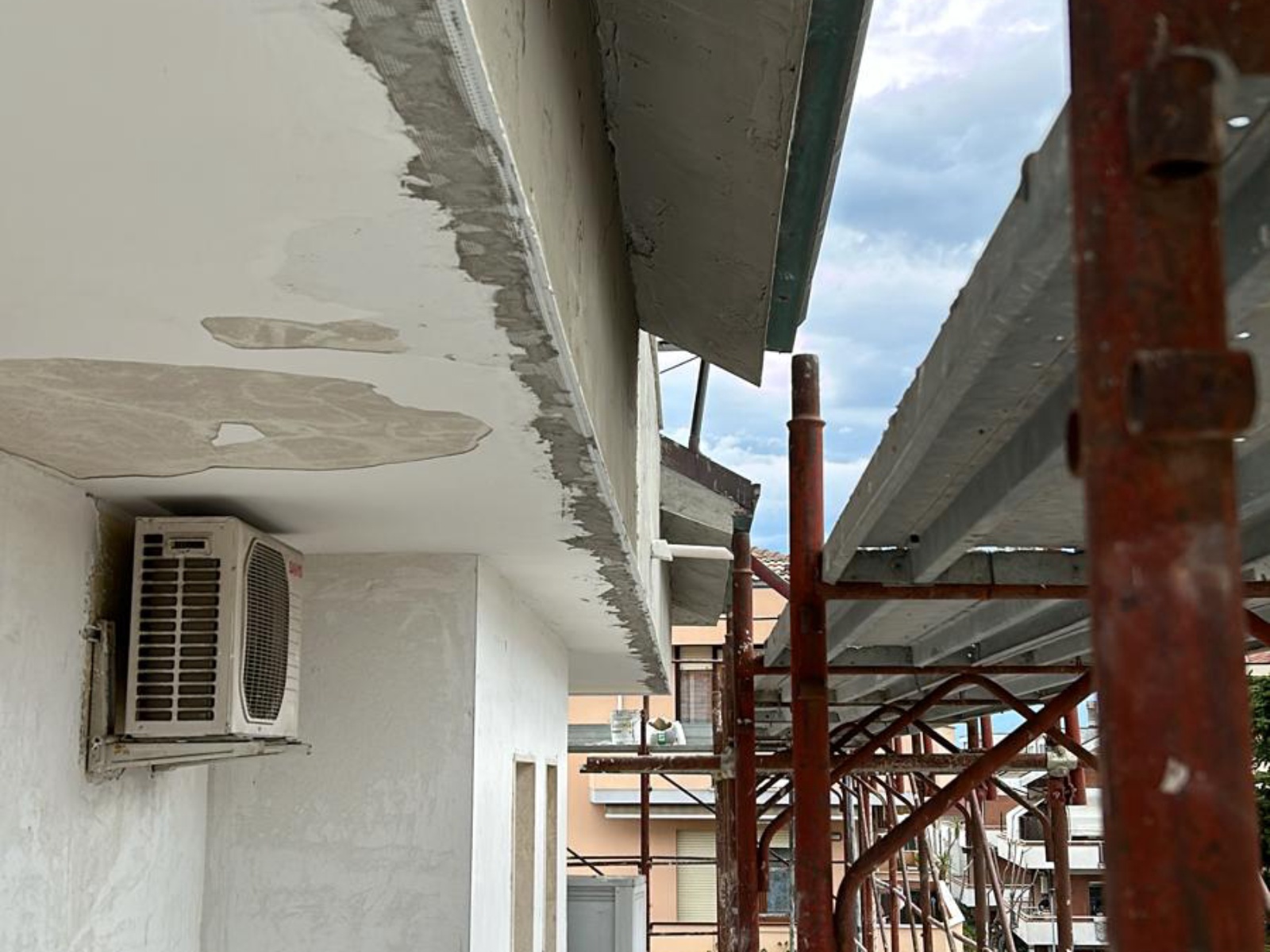 Ristrutturazione con adeguamento sismico di un condominio in via Tirino