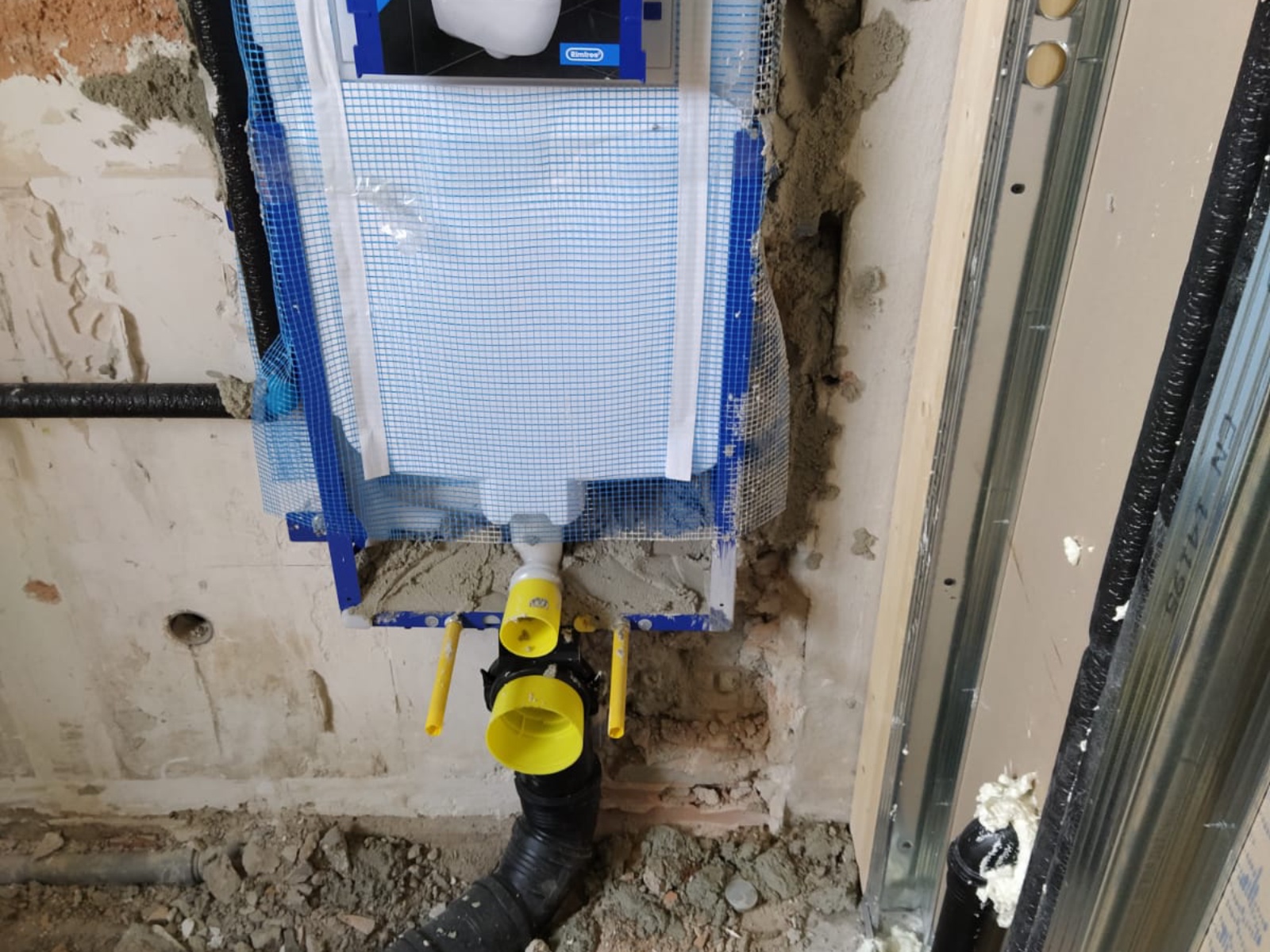 Trasformazione di un vecchio magazzino in un moderno ufficio-showroom