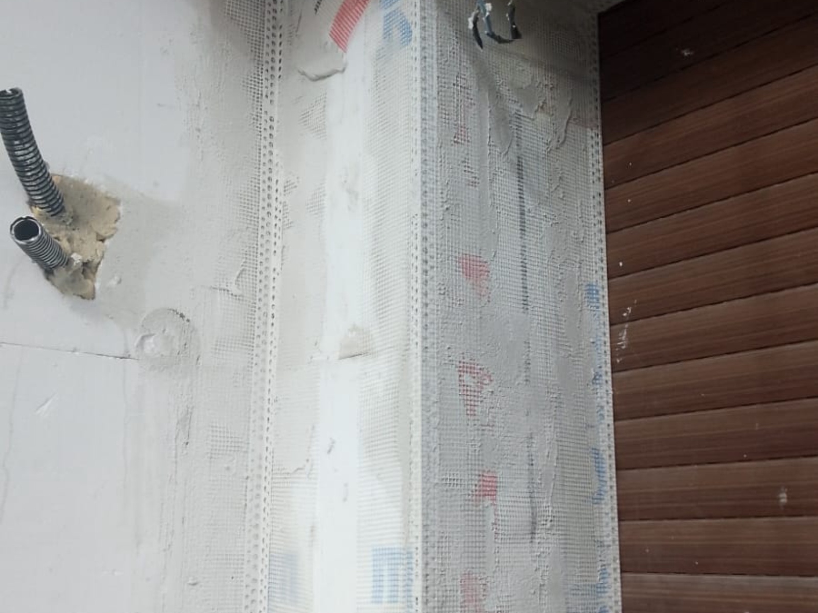 Ristrutturazione con adeguamento sismico ed energetico di una palazzina in via di Sotto