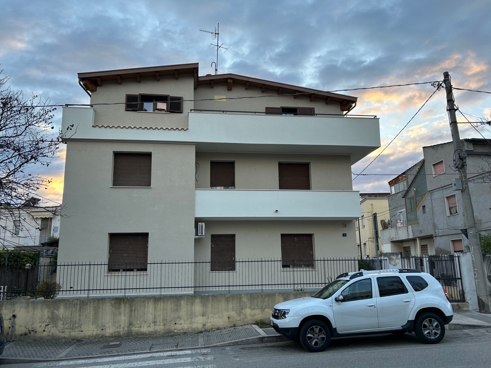 Ristrutturazione con adeguamento sismico ed energetico di una palazzina in via di Sotto