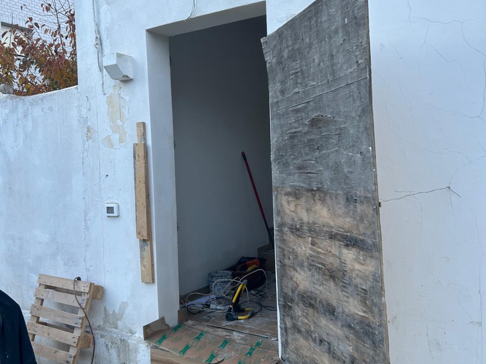 Ristrutturazione interna di un vecchio appartamento in viale Alcione