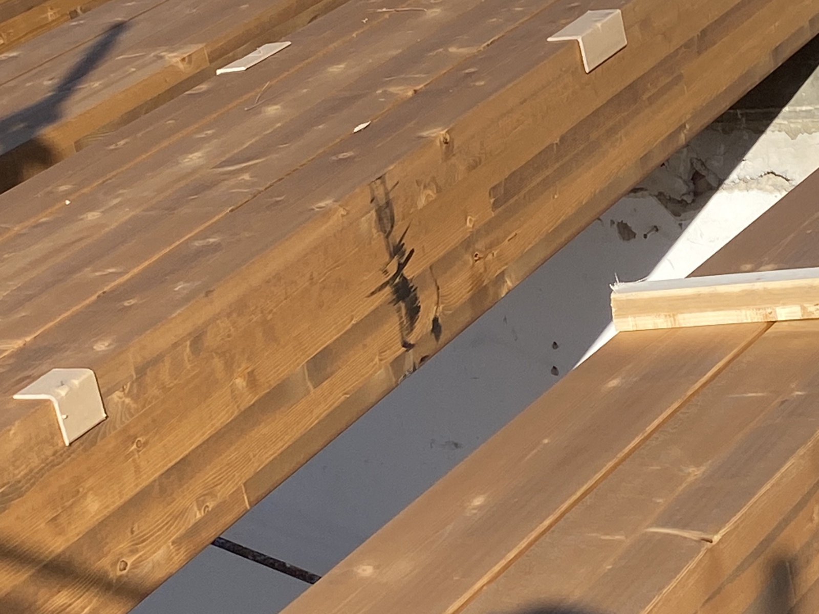 Realizzazione di una nuova copertura di una villa in via Tirino