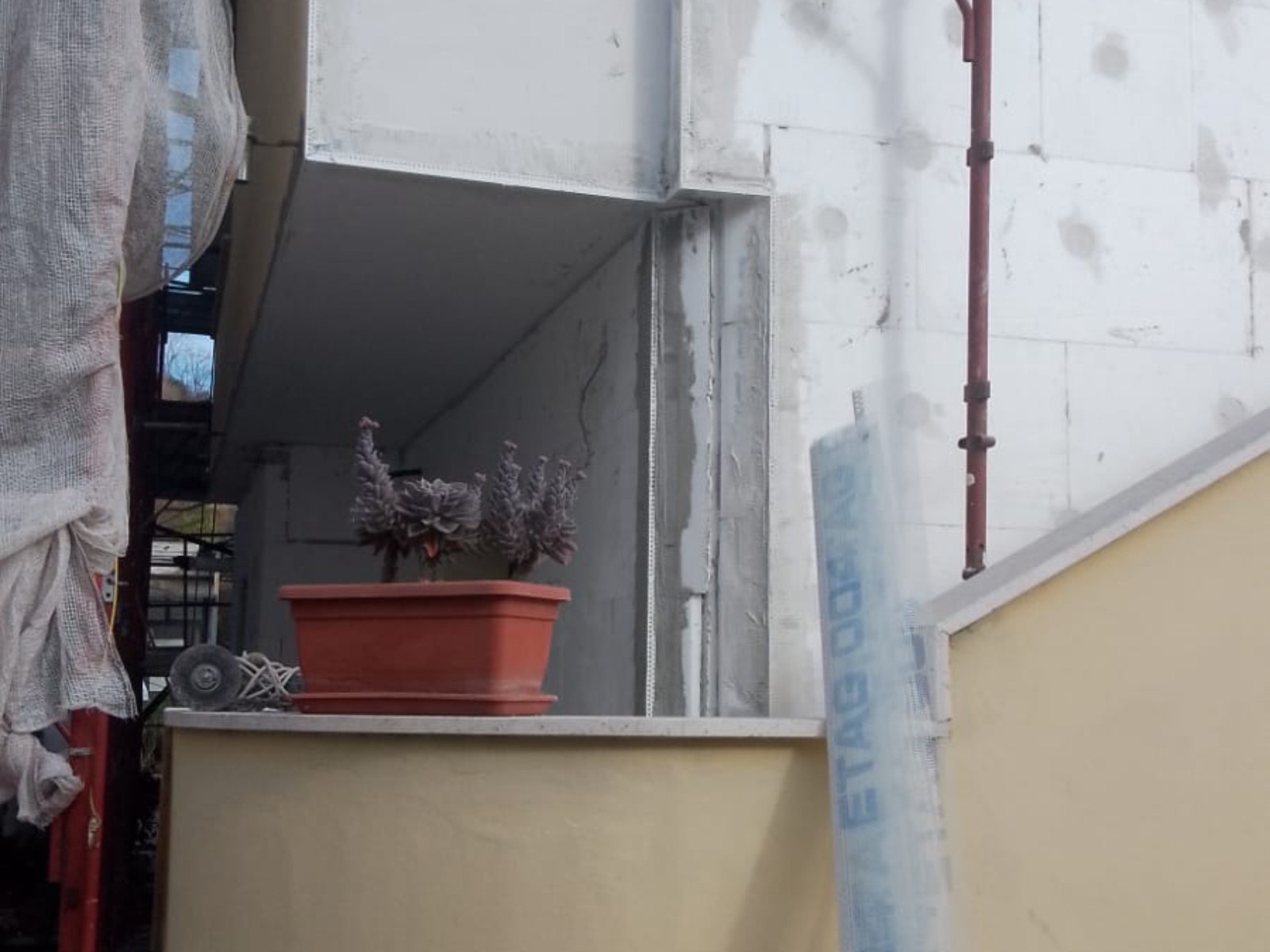 Ristrutturazione con adeguamento sismico ed energetico di una palazzina in via di Sotto