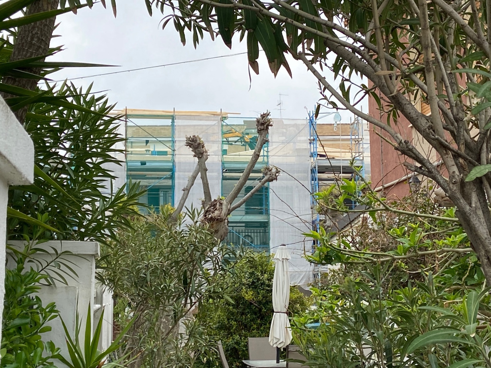 Ristrutturazione con adeguamento energetico e sismico di un piccolo condominio in via Barbella