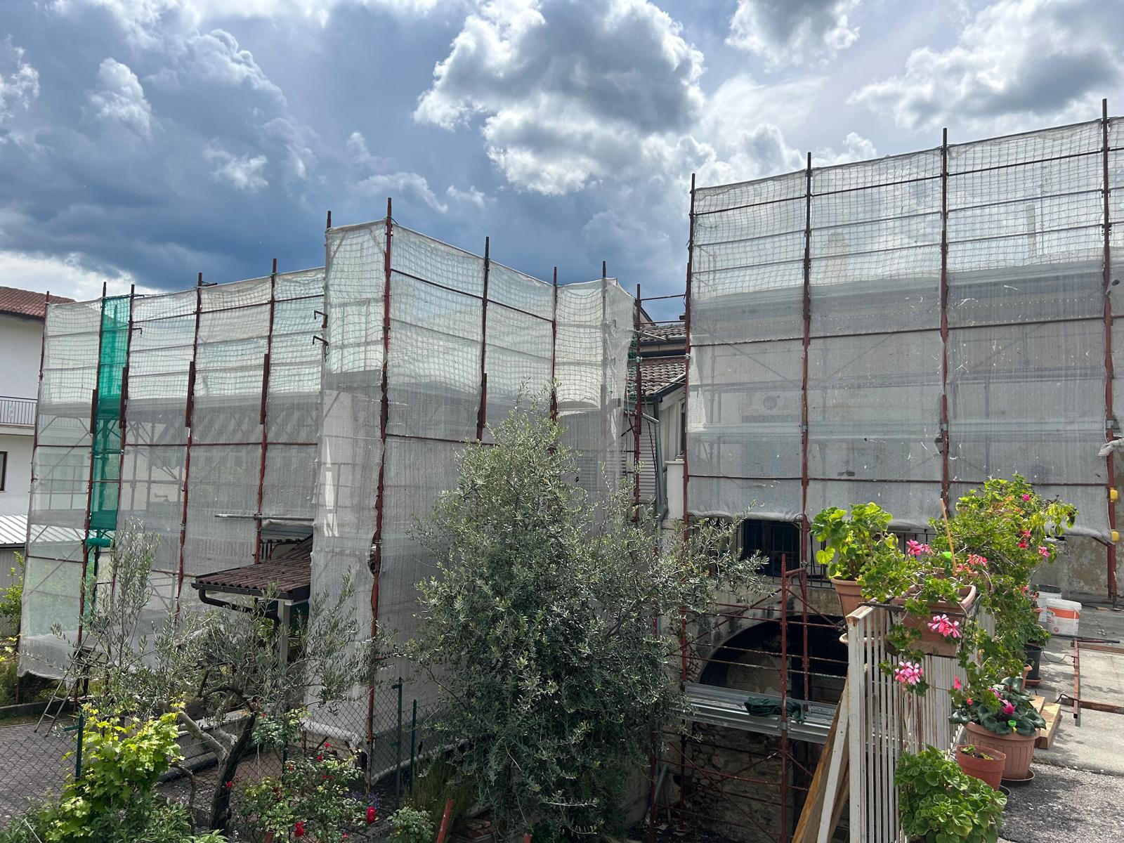Ristrutturazione con adeguamento sismico ed energetico di un condominio in via Mazzini