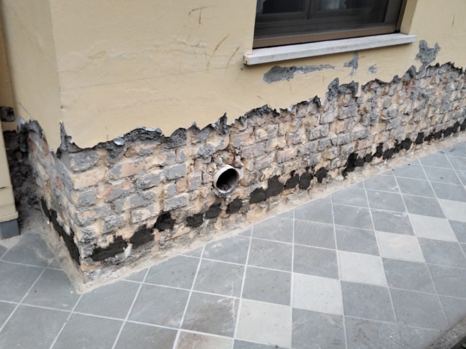 Ristrutturazione con adeguamento sismico ed energetico di una palazzina in via di Sotto