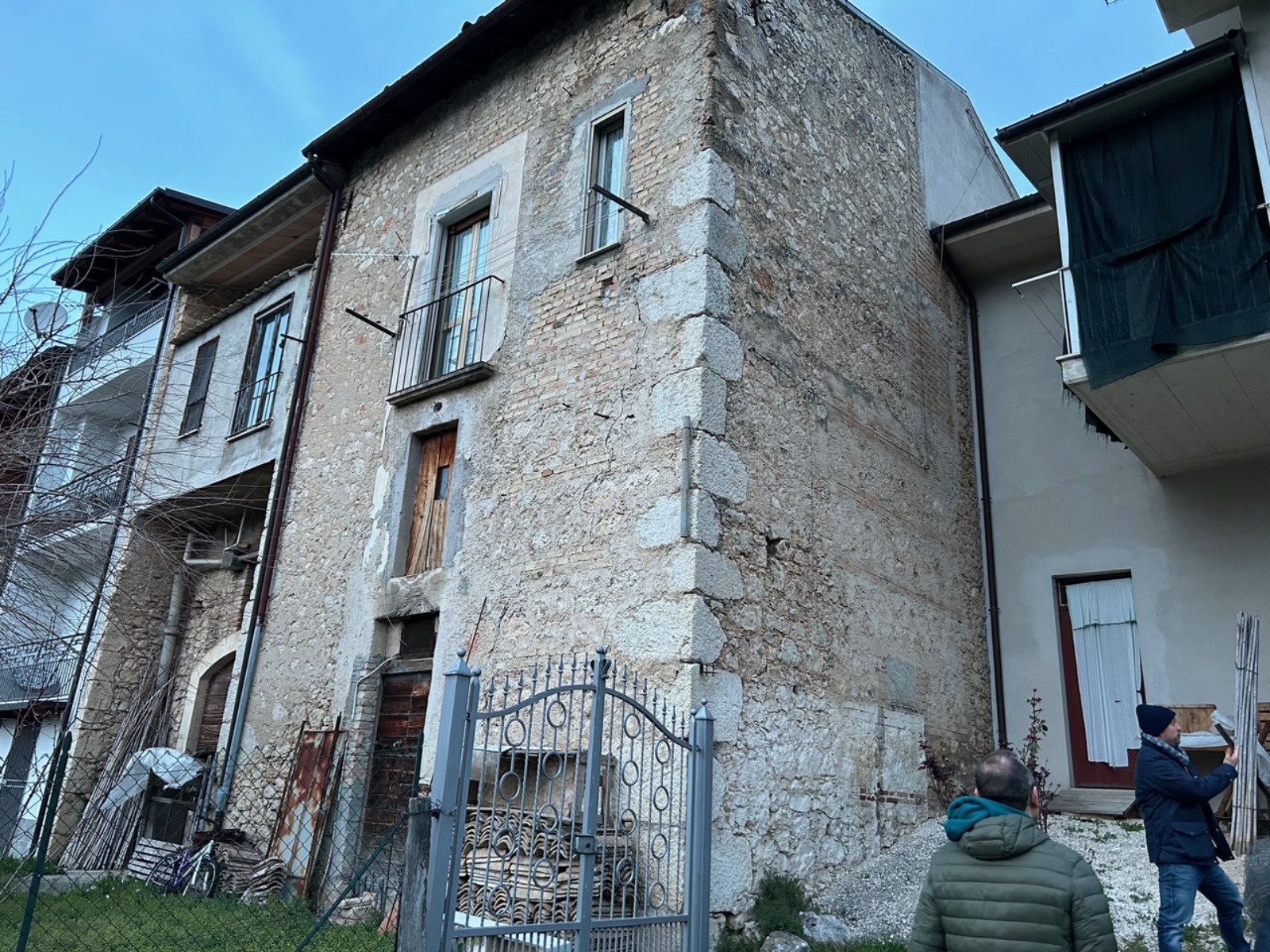 Ristrutturazione con adeguamento sismico ed energetico di un condominio in via Mazzini