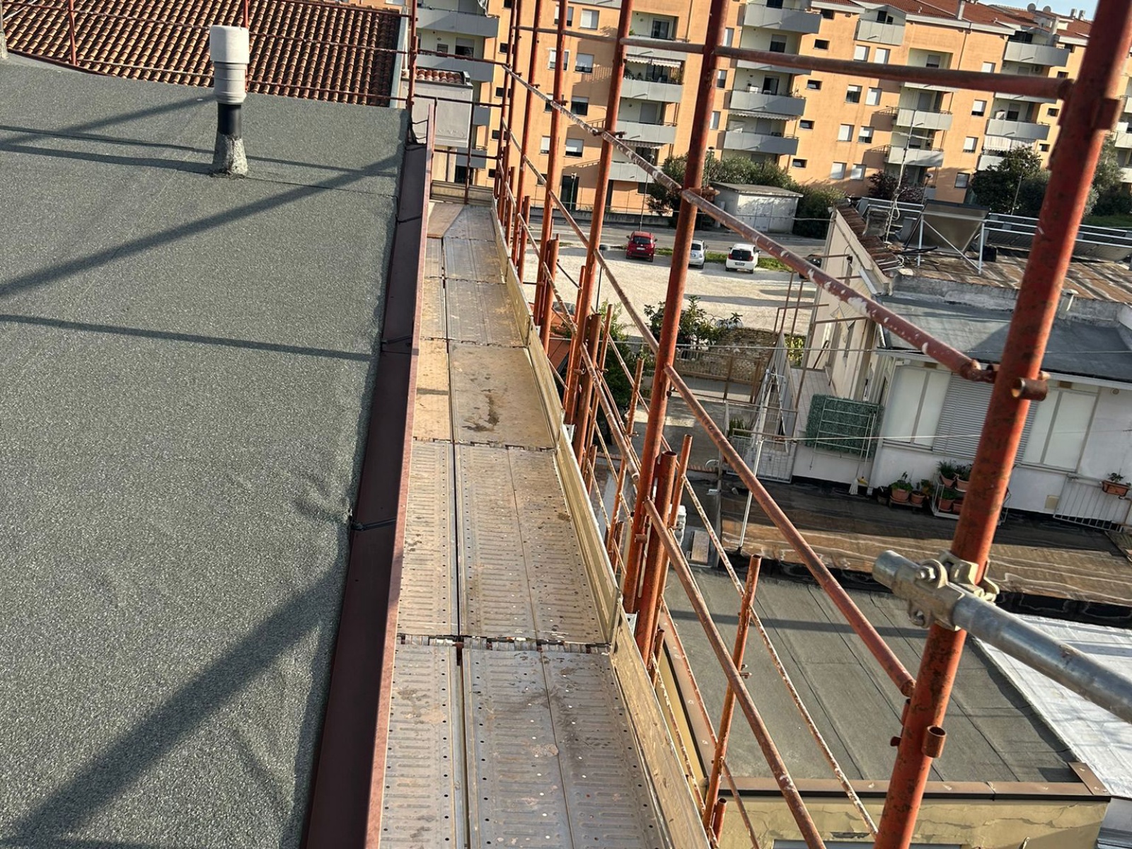 Ristrutturazione con adeguamento sismico ed energetico di una palazzina in via di Sotto