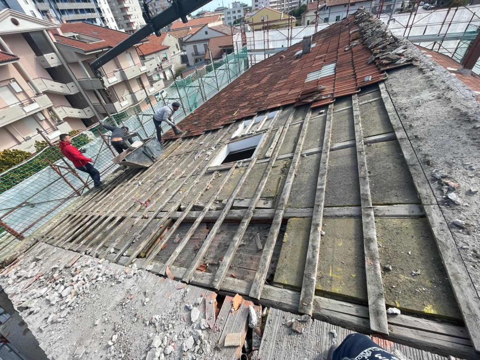 Ristrutturazione con adeguamento energetico e sismico di un condominio in via Tirino