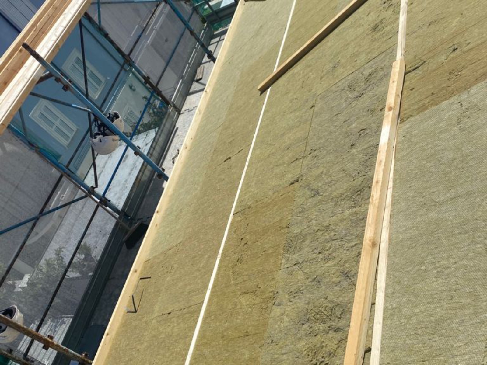 Ristrutturazione con adeguamento energetico e sismico di un piccolo condominio in via Barbella
