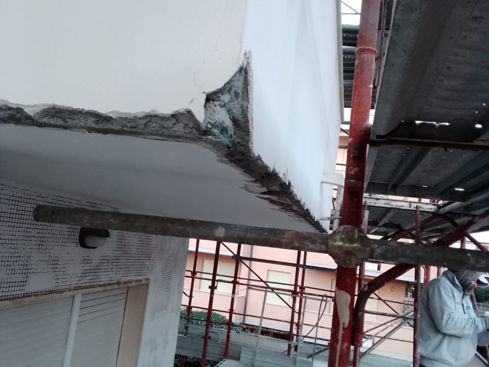Ristrutturazione con adeguamento sismico di un condominio in via Tirino