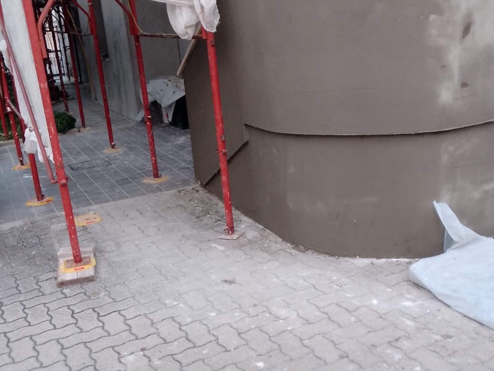 Ristrutturazione con adeguamento sismico ed energetico di una palazzina in via di Sotto