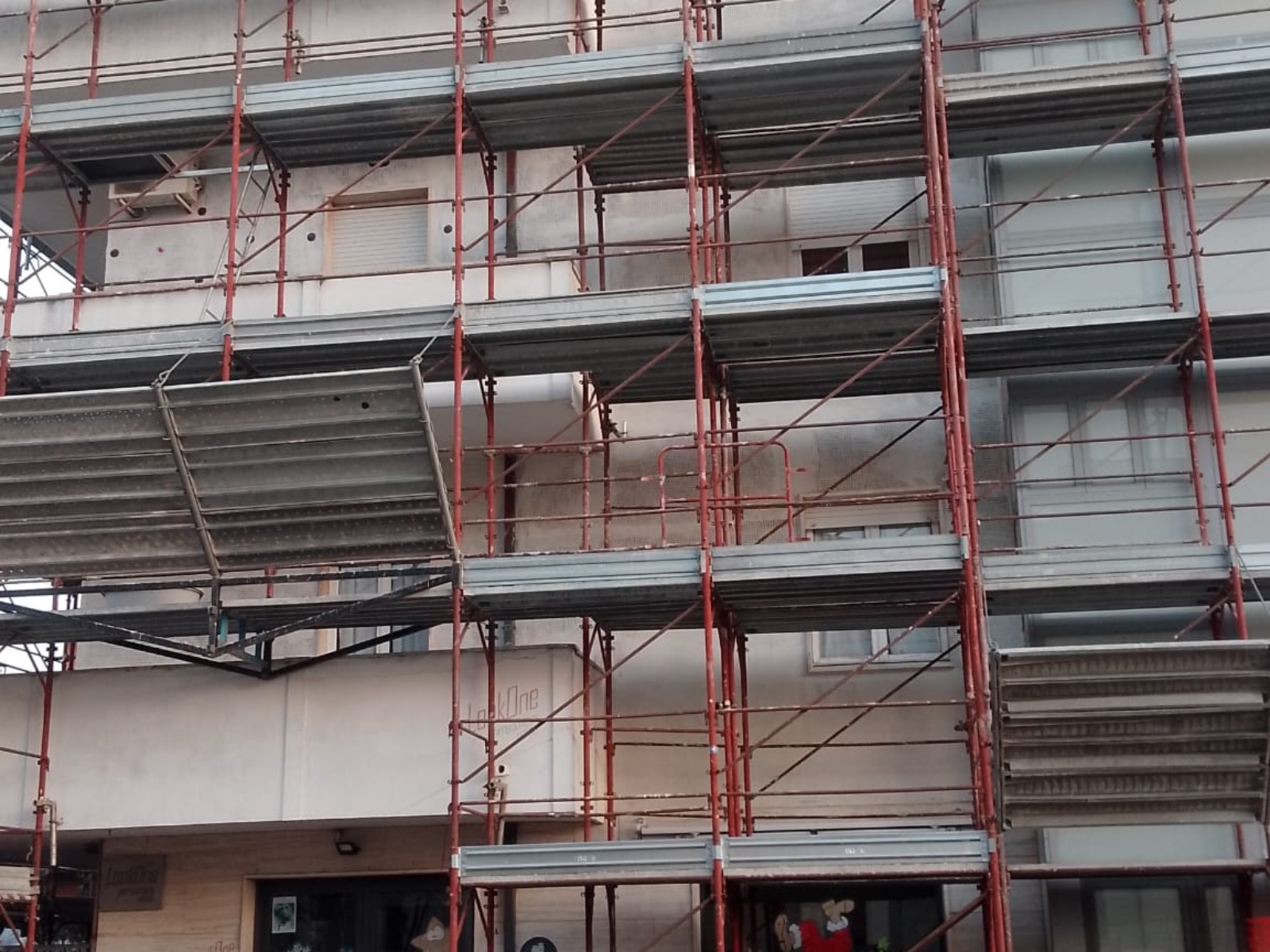 Ristrutturazione con adeguamento sismico di un condominio in via Tirino