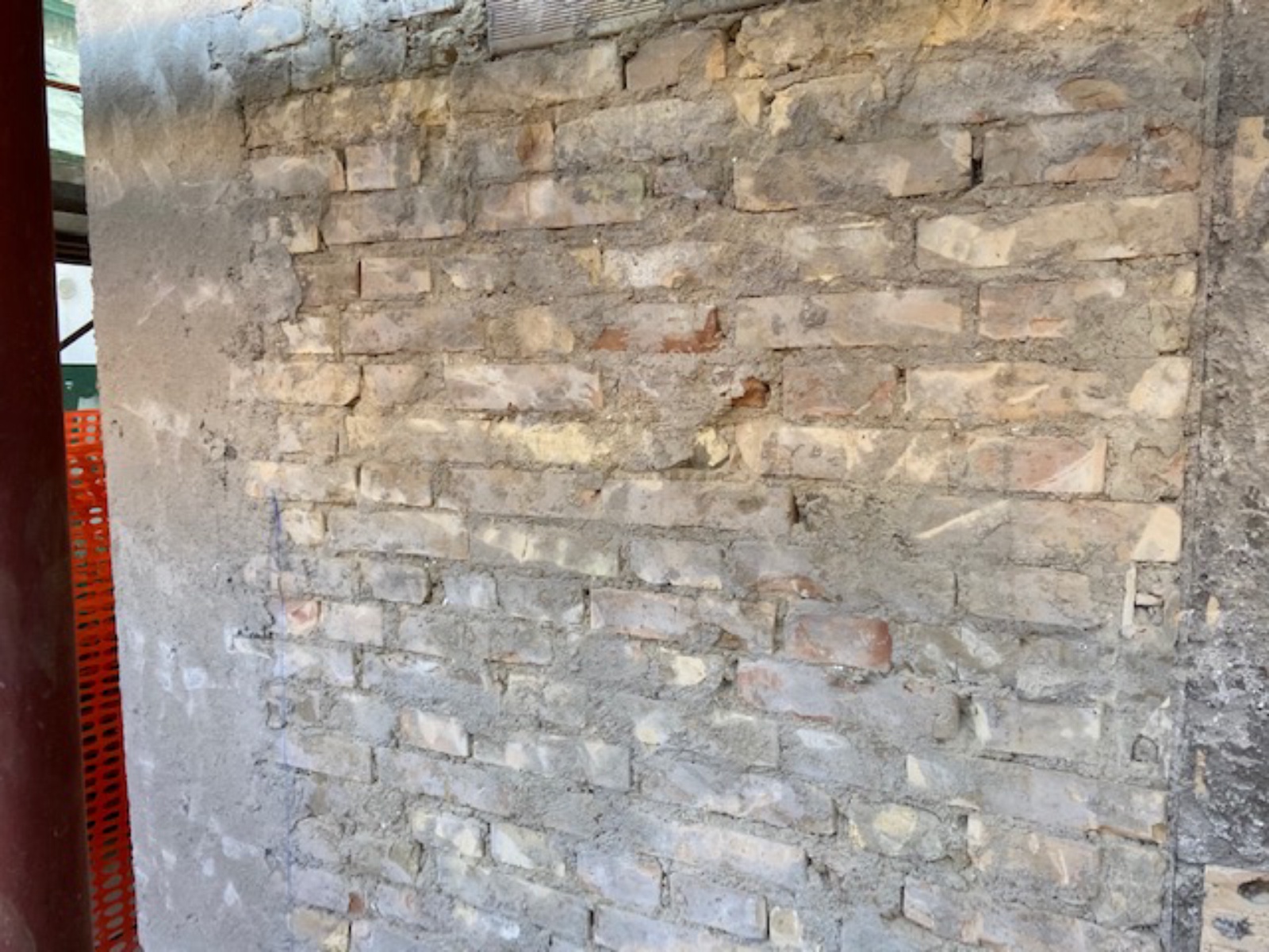 Ristrutturazione con adeguamento energetico e sismico di un piccolo condominio in via Figlia di Iorio
