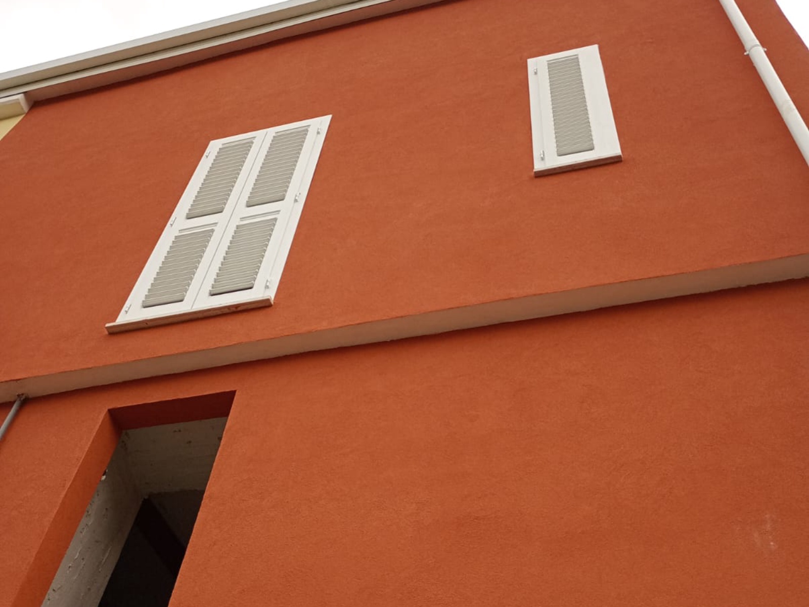 Ristrutturazione con adeguamento sismico ed energetico di un condominio in via Mazzini