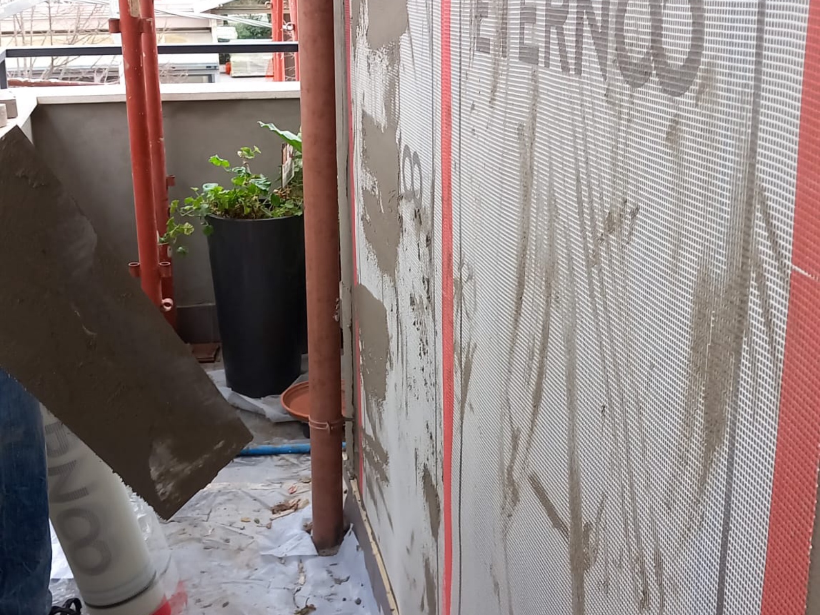 Ristrutturazione con adeguamento sismico ed energetico di una palazzina in via di Sotto