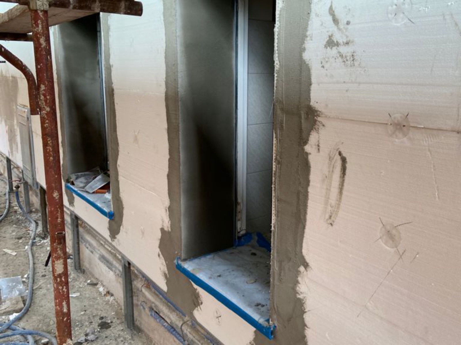 Ristrutturazione con adeguamento energetico e sismico di un piccolo condominio in via Figlia di Iorio