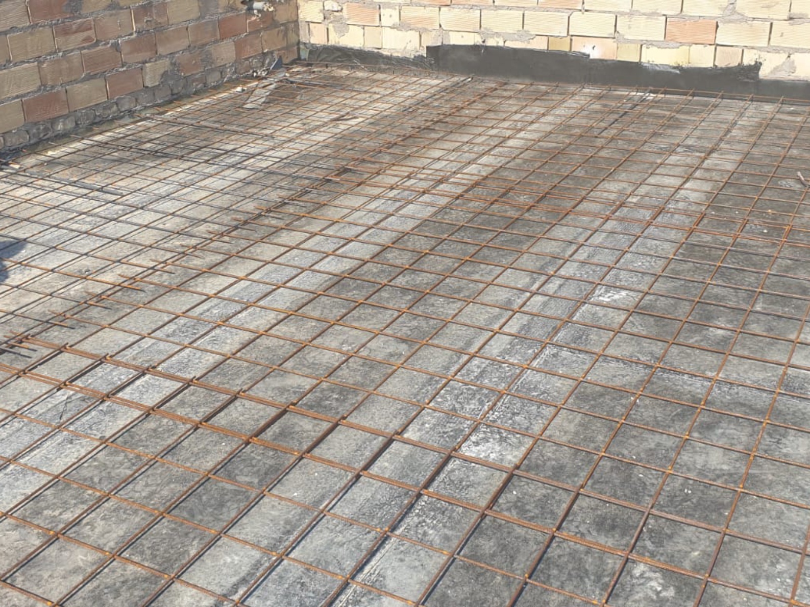Ristrutturazione con adeguamento energetico e sismico di un condominio in via Tirino