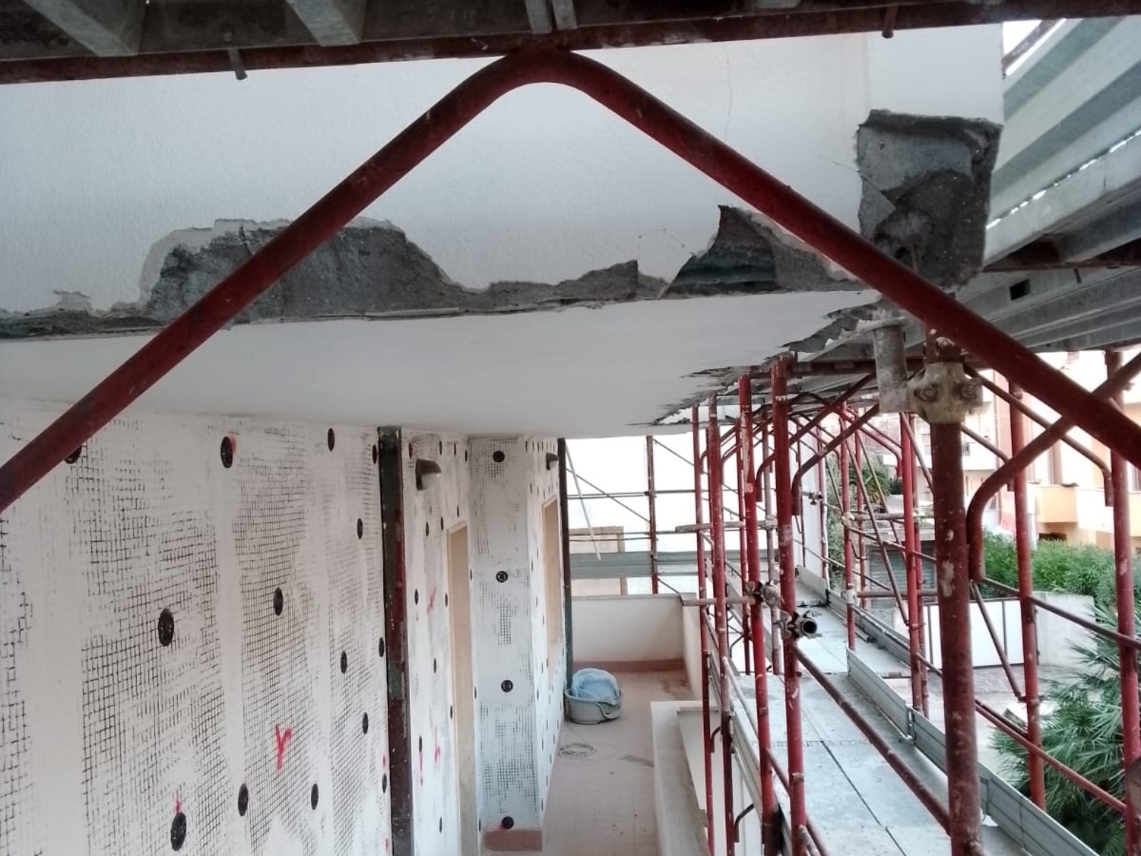 Ristrutturazione con adeguamento sismico di un condominio in via Tirino