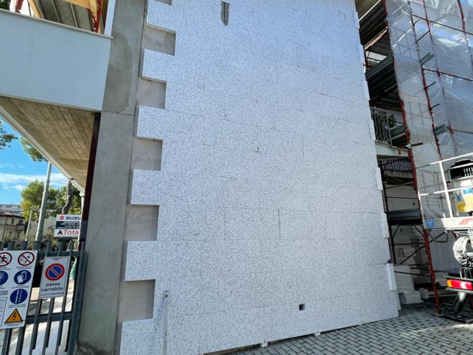 Ristrutturazione con adeguamento energetico e sismico di un condominio in via Colonnetta