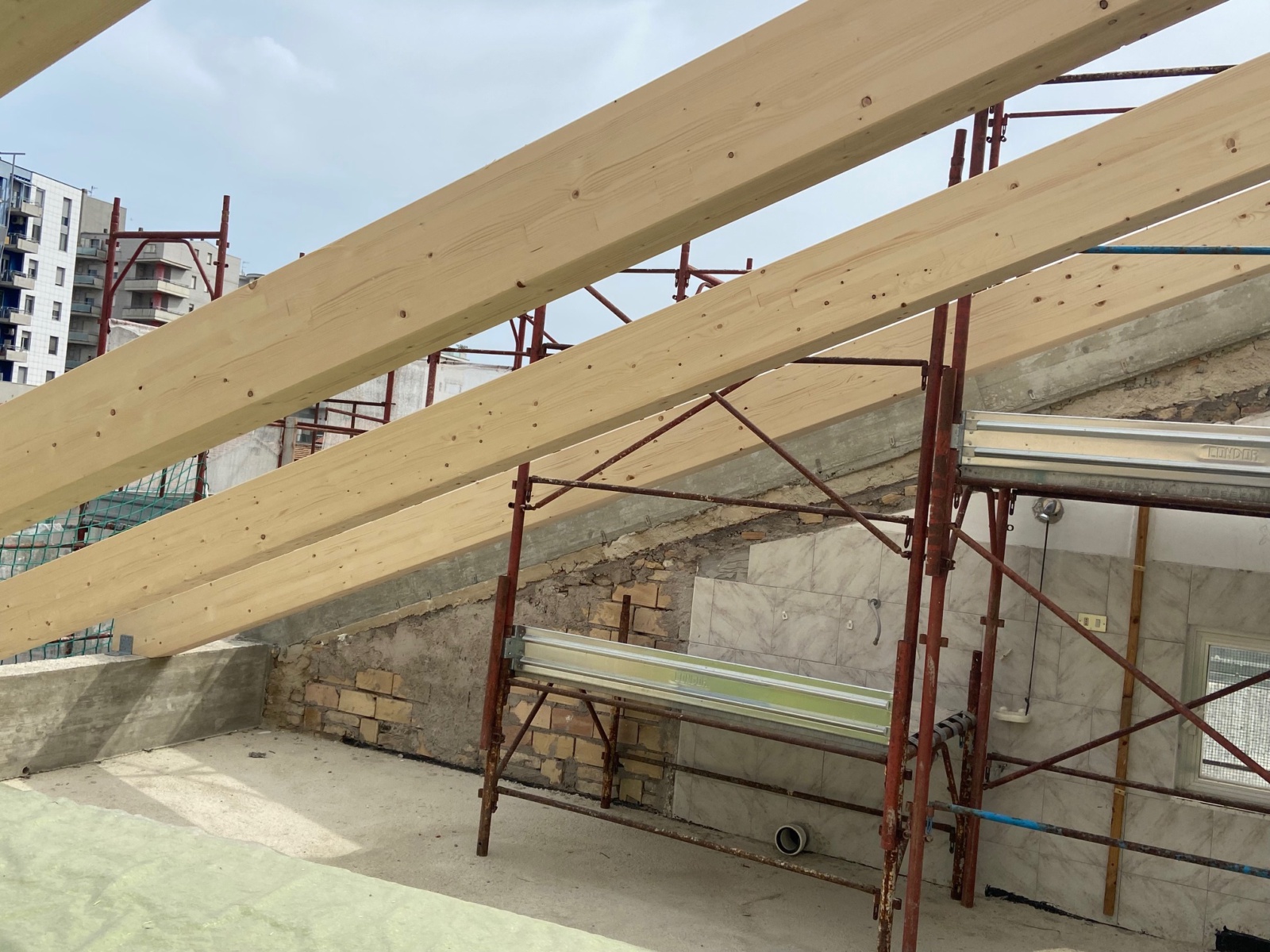 Ristrutturazione con adeguamento energetico e sismico di un condominio in via Tirino