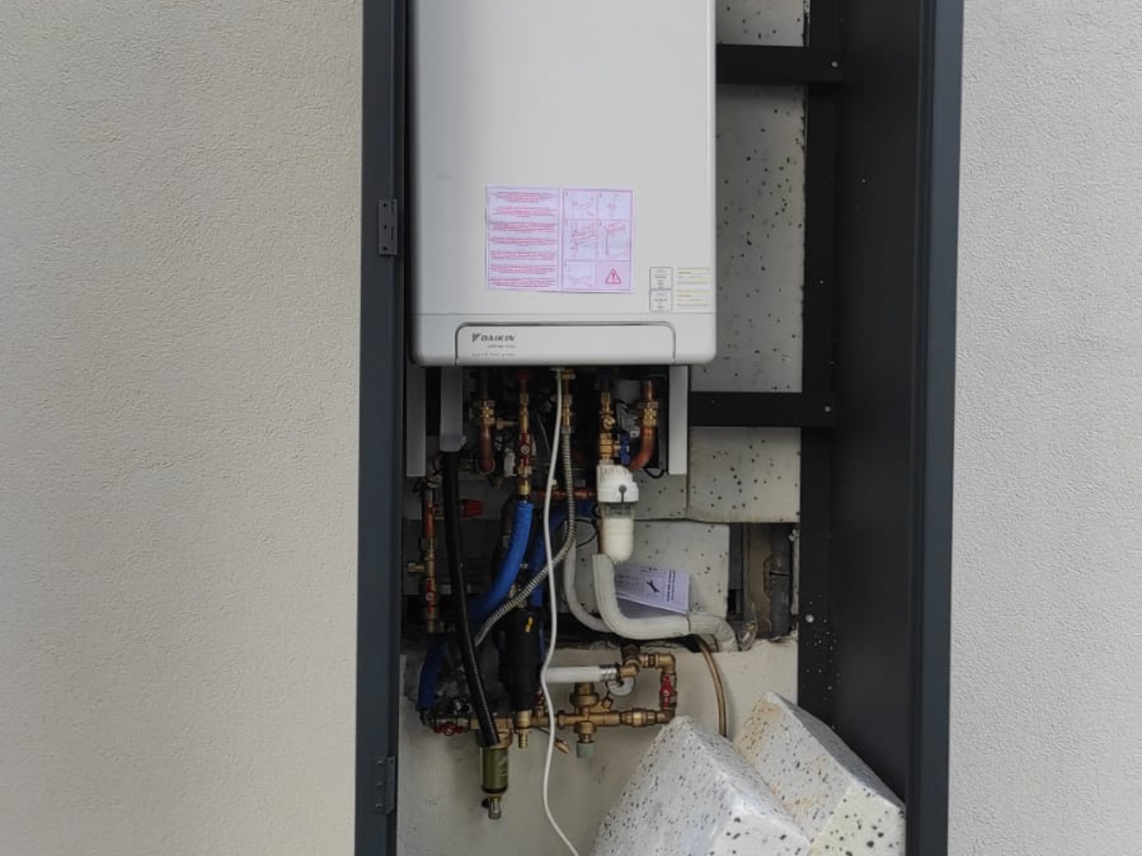 Ristrutturazione con adeguamento energetico e sismico di un condominio in via Colonnetta