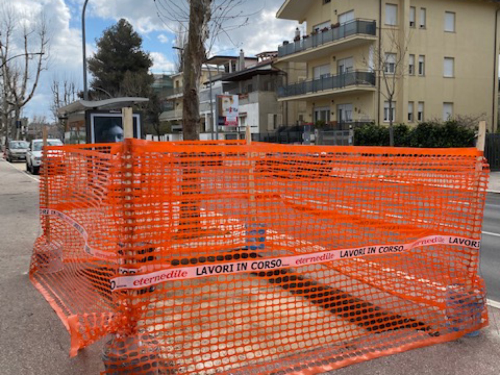Realizzazione di una nuova edicola in legno in viale Alcione