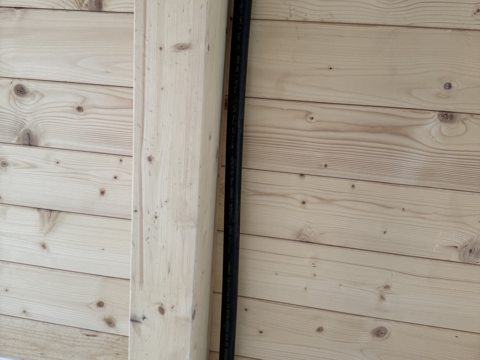 Sopraelevazione in legno di un condominio in via Martiri Angolani