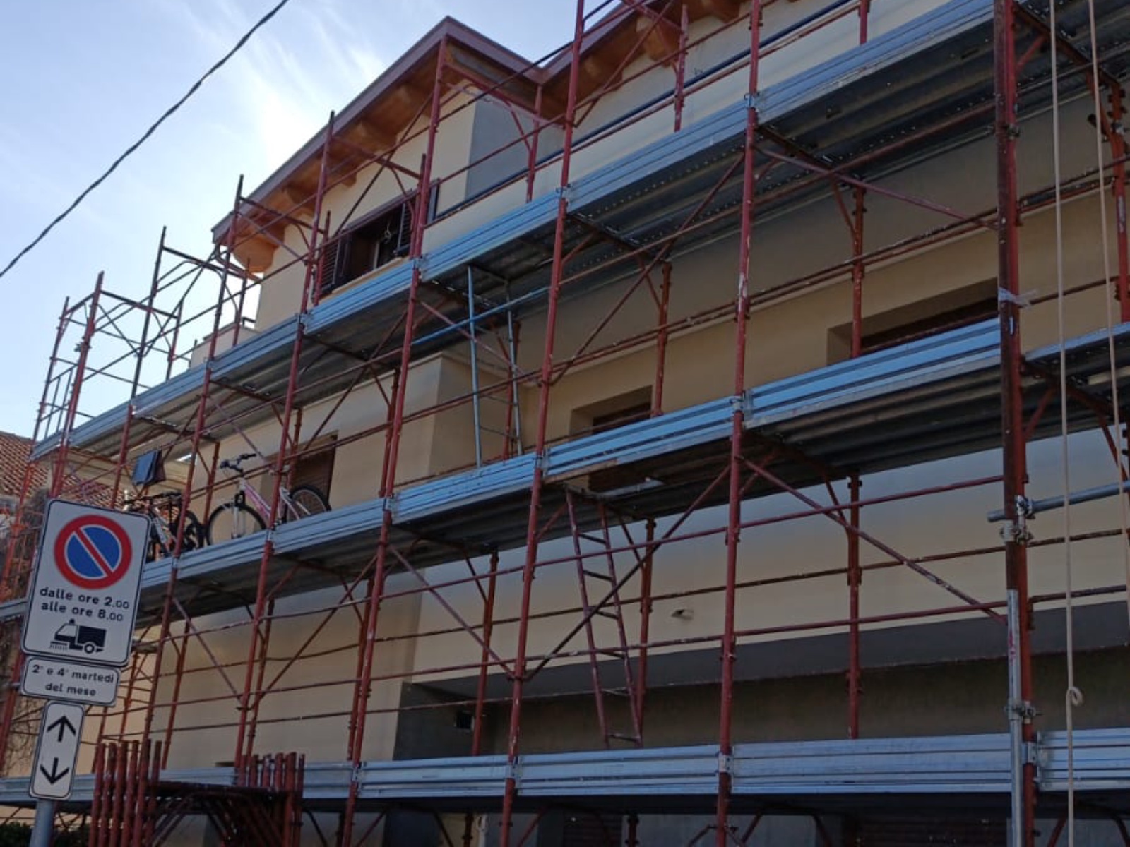 Ristrutturazione con adeguamento sismico ed energetico di una palazzina in via di Sotto