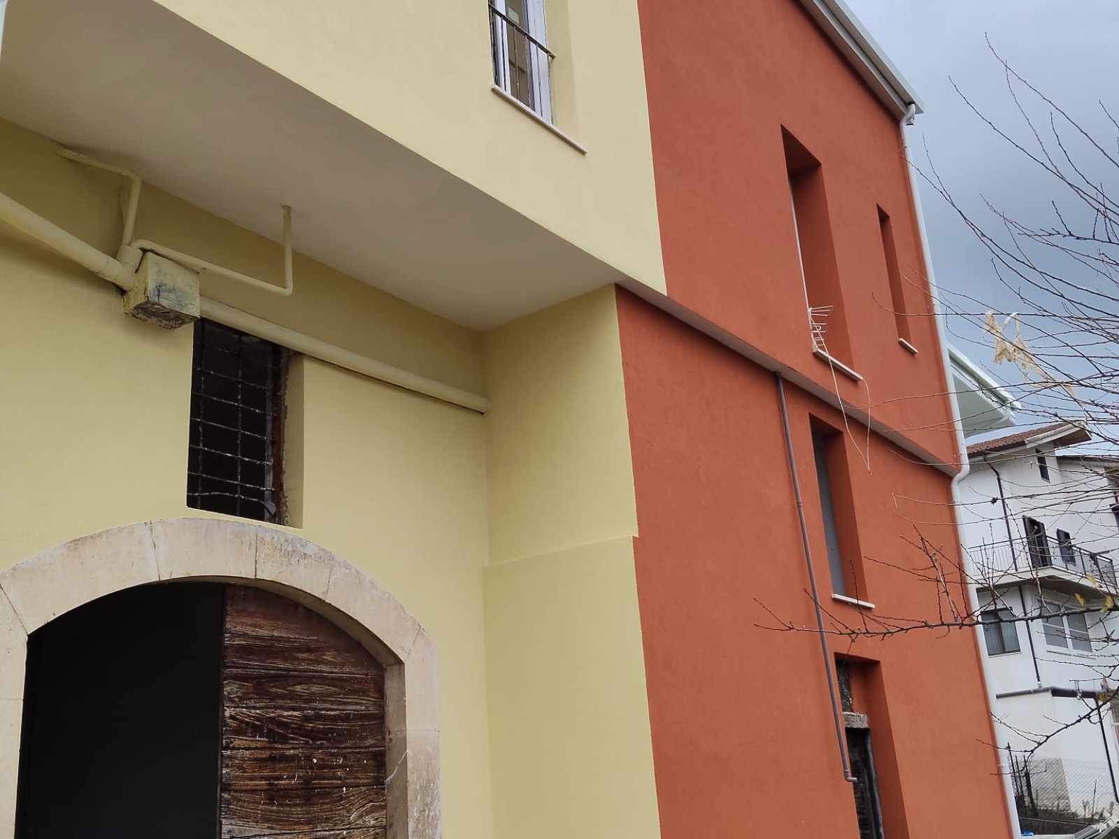 Ristrutturazione con adeguamento sismico ed energetico di un condominio in via Mazzini