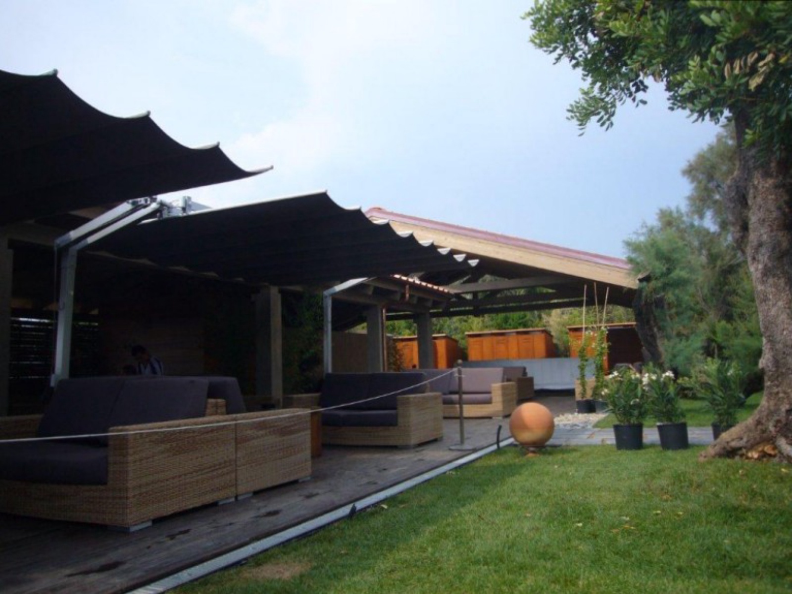 Struttura di copertura in legno  “Seven Apple Disco” – Forte dei Marmi (LU)