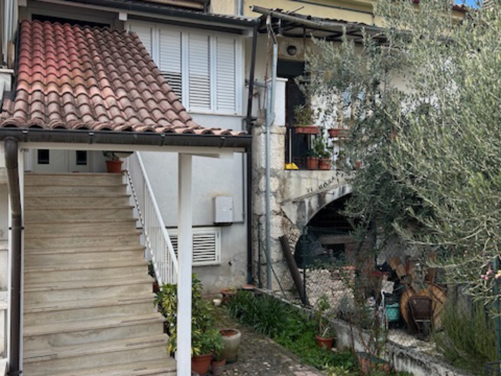 Ristrutturazione con adeguamento sismico ed energetico di un condominio in via Mazzini