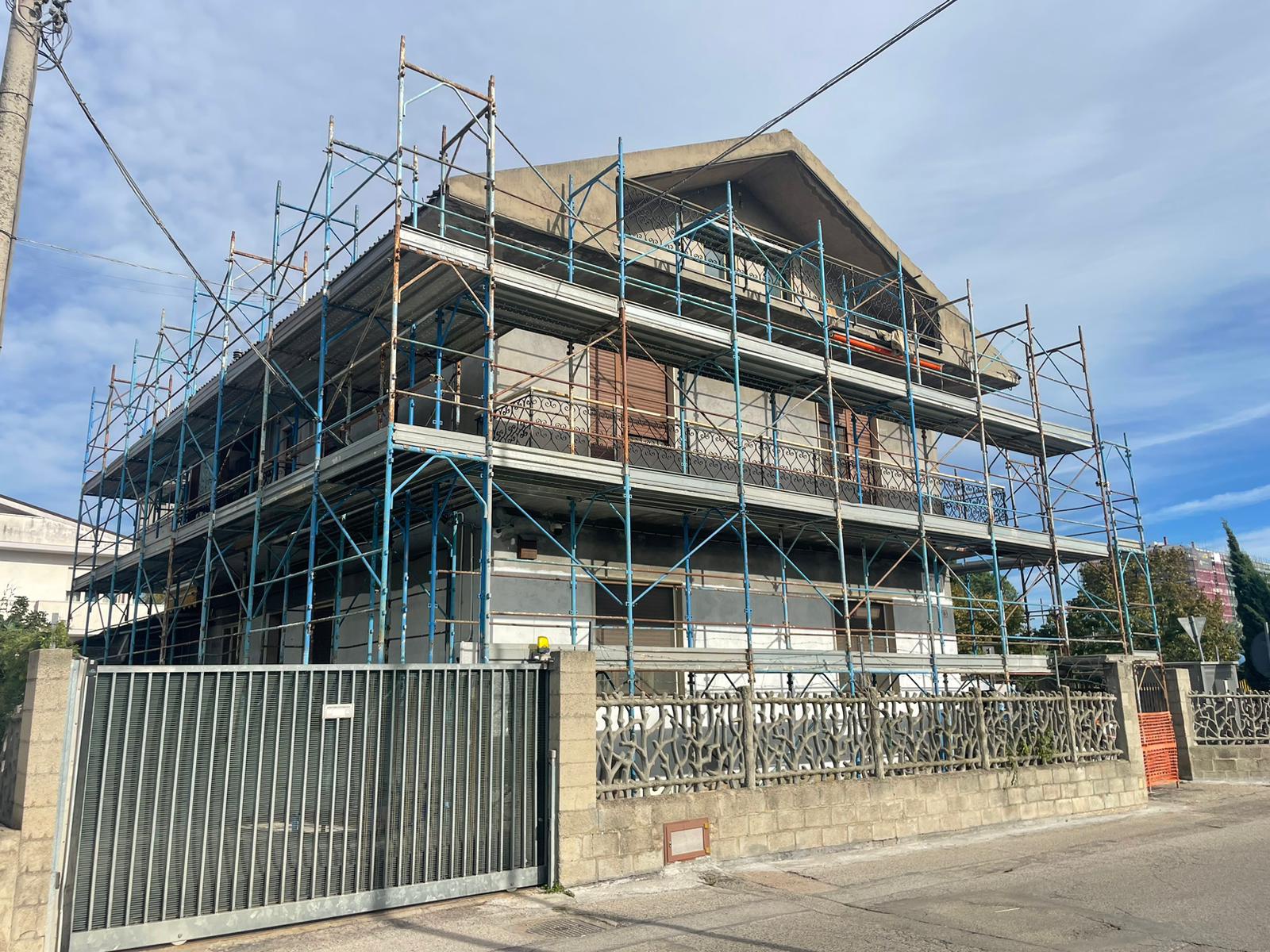 Ristrutturazione con adeguamento energetico di una villa in via Aldo Moro