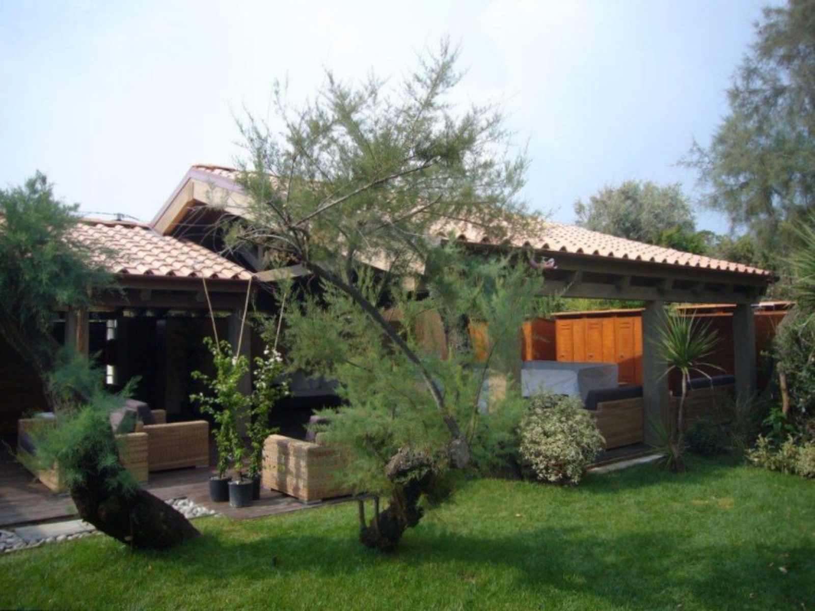 Struttura di copertura in legno  “Seven Apple Disco” – Forte dei Marmi (LU)