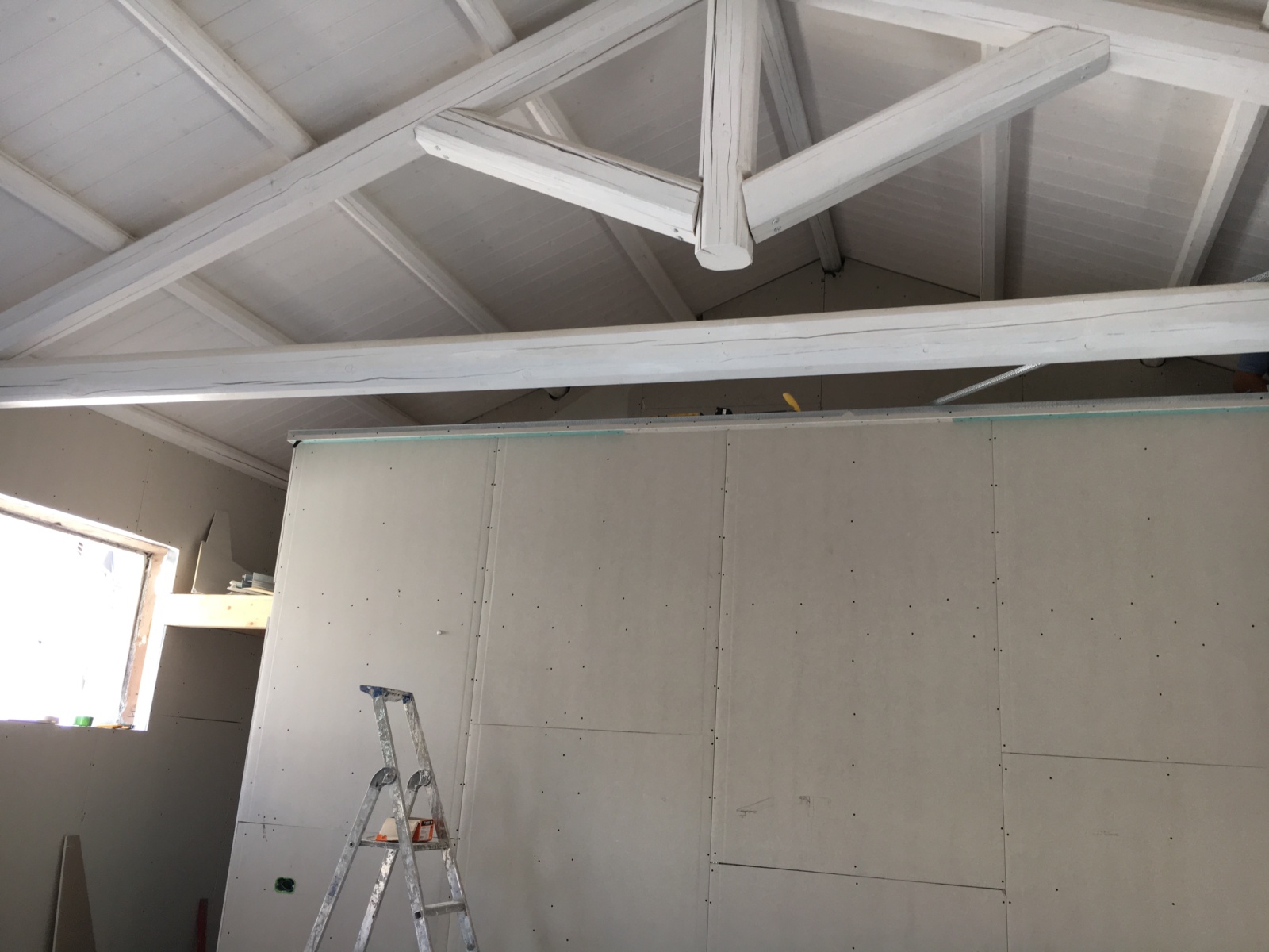 Trasformazione di un vecchio magazzino in un moderno ufficio-showroom