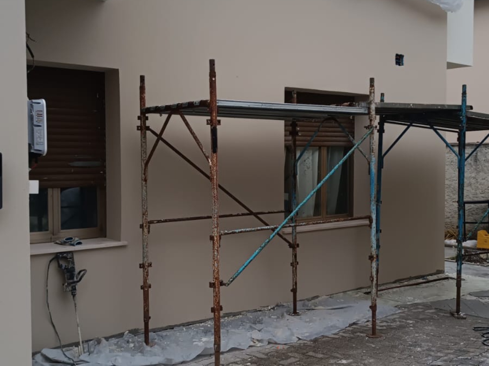 Ristrutturazione con adeguamento sismico ed energetico di una palazzina in via di Sotto