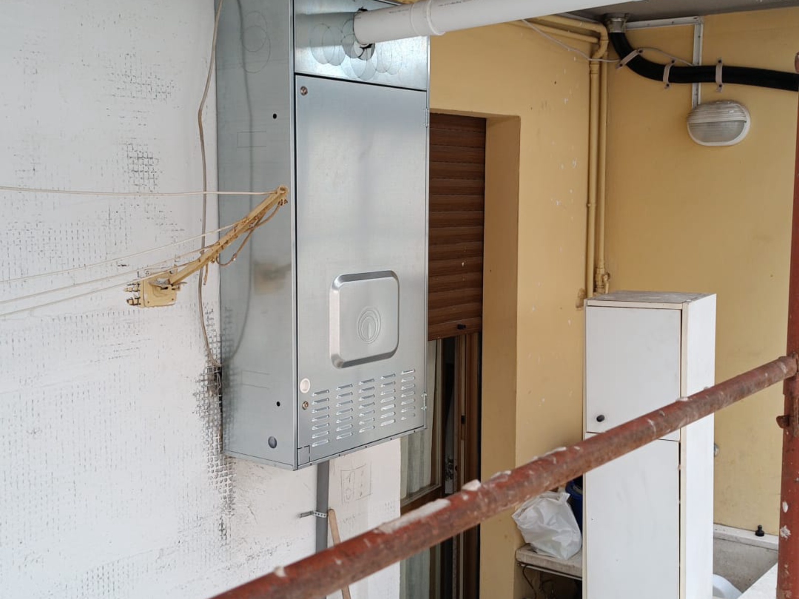 Ristrutturazione con adeguamento sismico ed energetico di una palazzina in via di Sotto