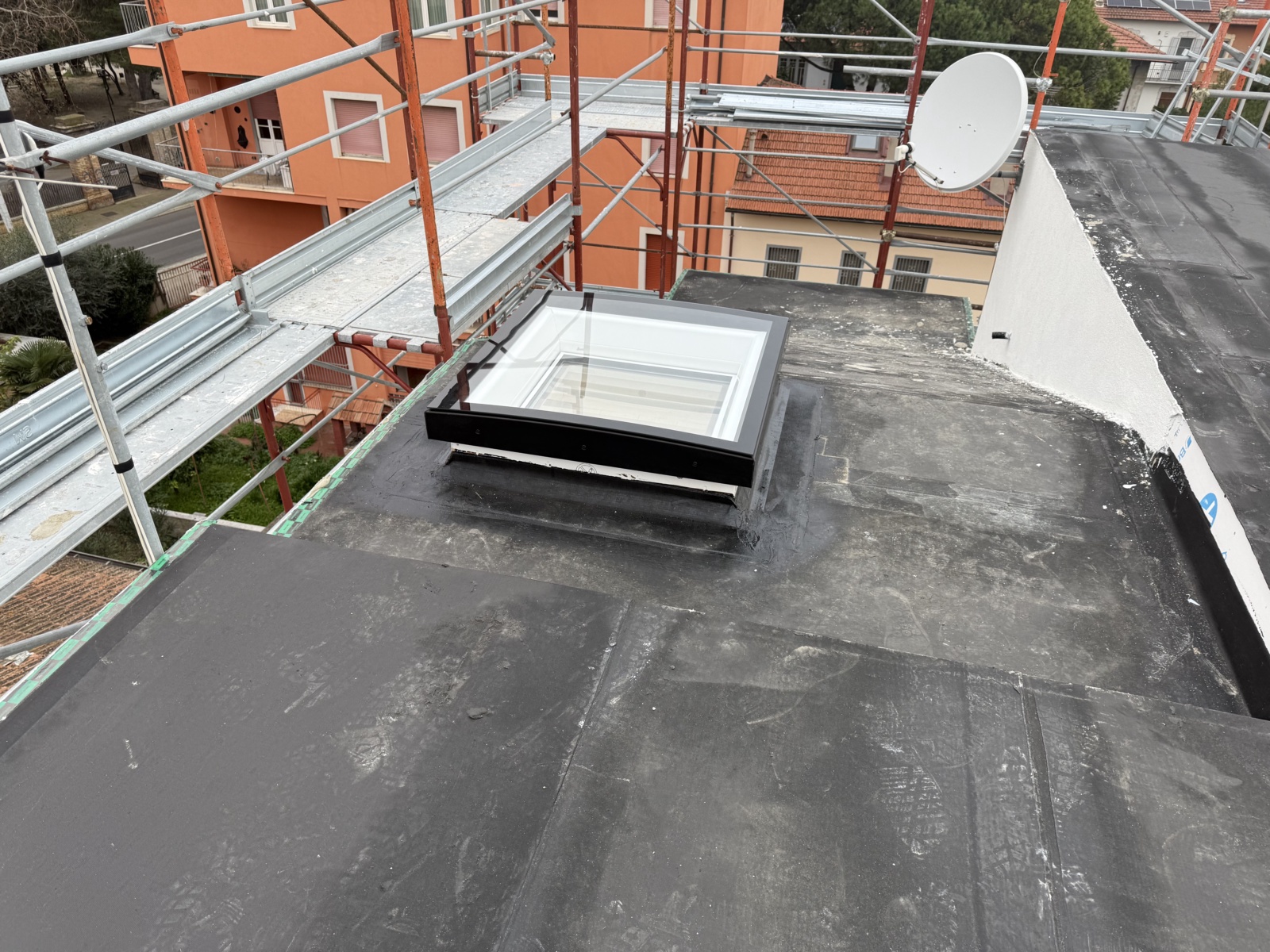 Sopraelevazione in legno di un condominio in via Martiri Angolani