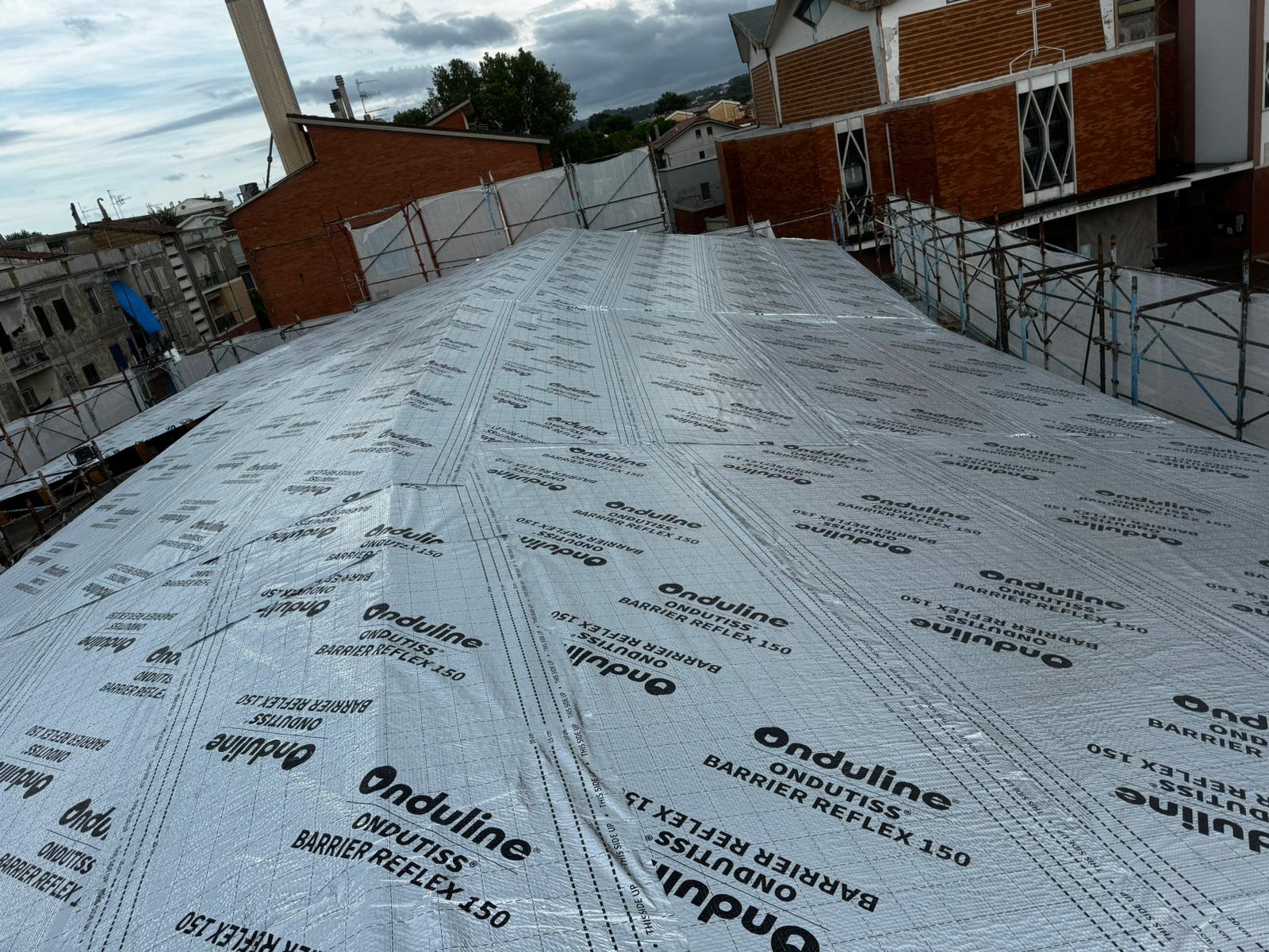 Realizzazione di una nuova copertura di una villa in via Tirino