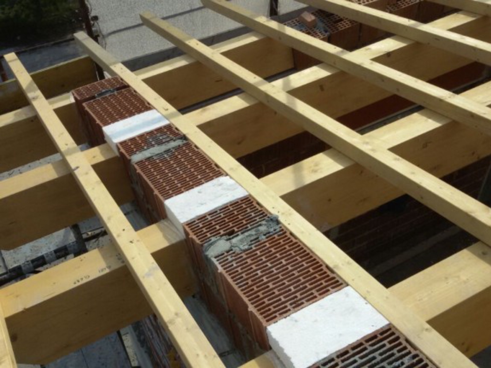 Struttura di copertura in legno – Fagnano Alto (AQ)