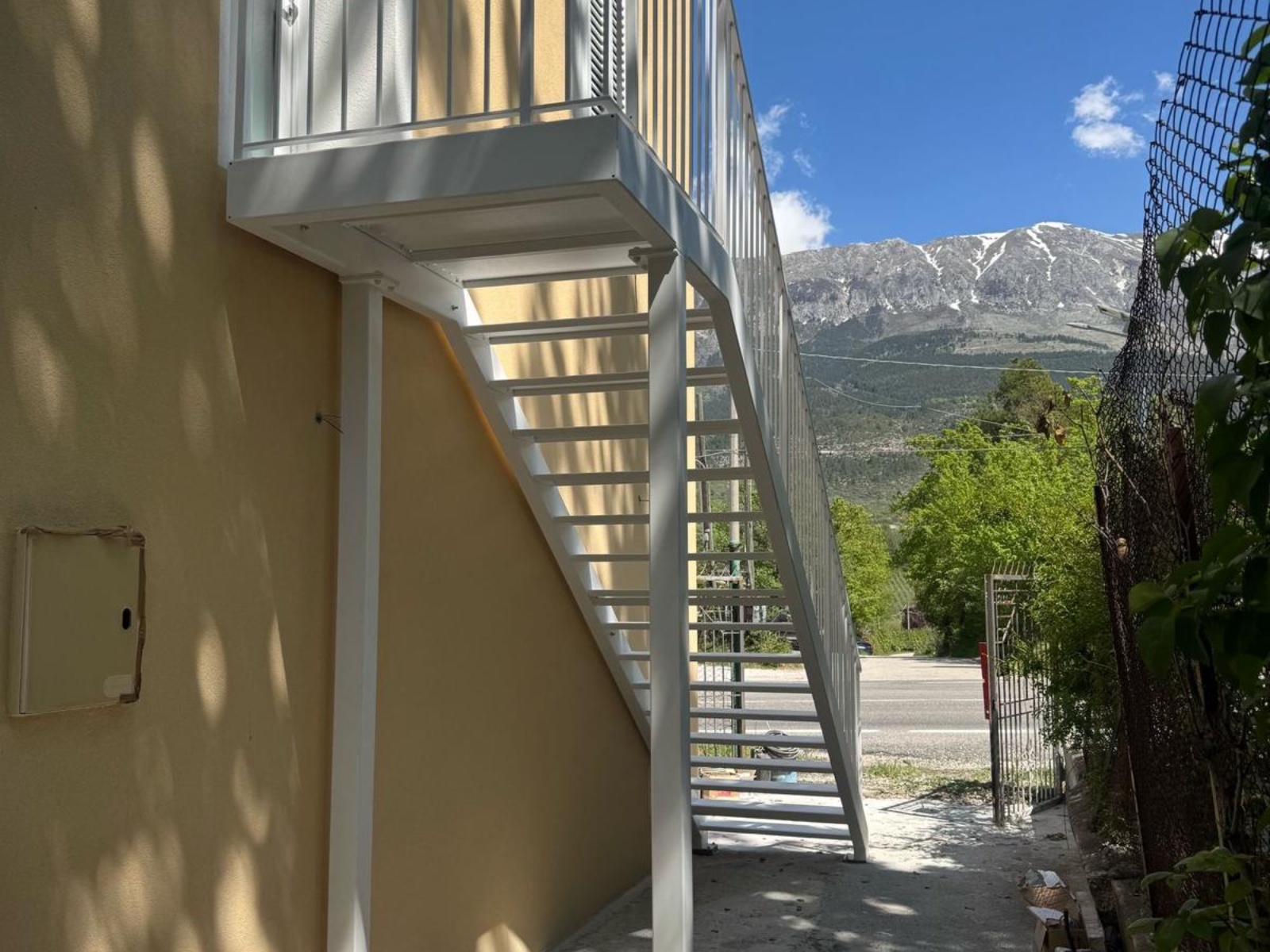 Ristrutturazione con adeguamento sismico ed energetico di un piccolo condominio